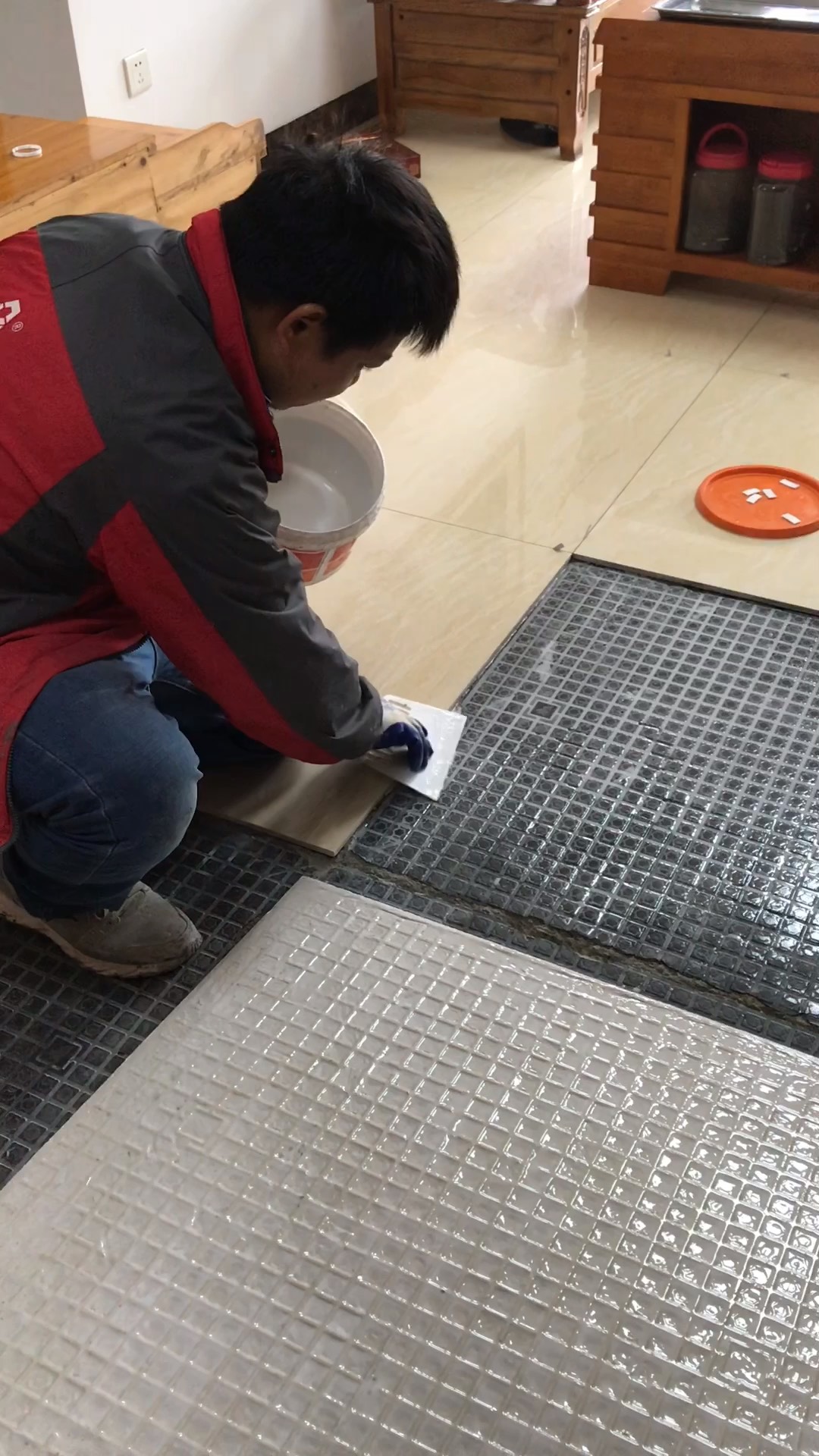 瓷砖空鼓注胶(瓷砖空鼓注胶视频)